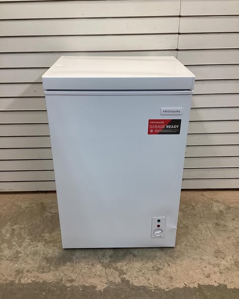 Frigidaire, 23 in. Wide 3.5 cu. ft. Freezer with Manual Defrost Chest Freezer Easy Drain in White Garage Ready