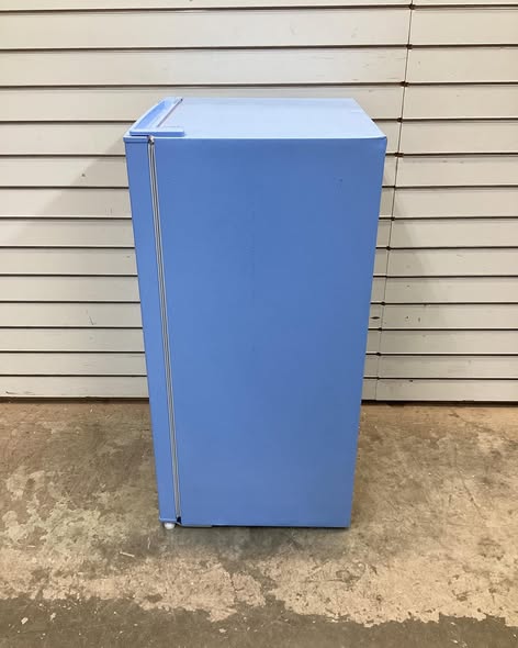 Frigidaire 3.2 cu. ft. Retro Vintage Compact Mini Fridge in Blue