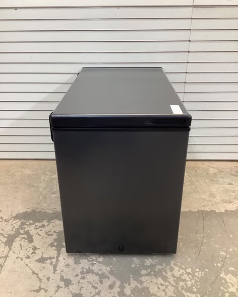 Frigidaire 10 cu. ft. Freezer with Manual Defrost Chest Freezer Easy Drain in Black Garage Ready