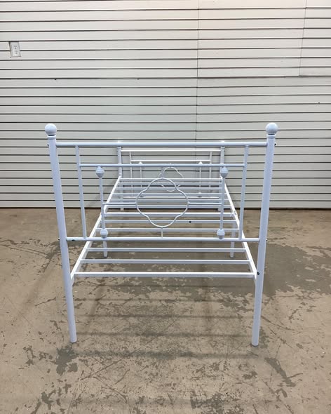 Bed Frame - Einfach Twin Size Heavy Metal Bed with Vintage Headboard Pattern, White