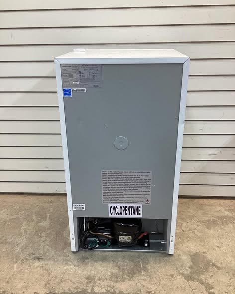Frigidaire 3.2 cu. ft. Retro Mini Fridge in White