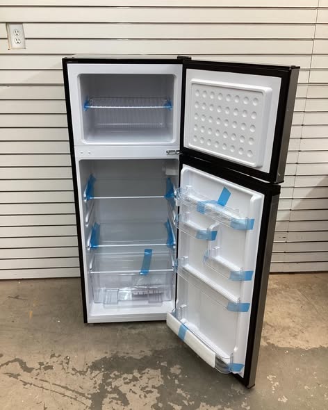 ARCTIC CHEF 2 Door Apartment Size Refrigerator with Freezer, Stainless