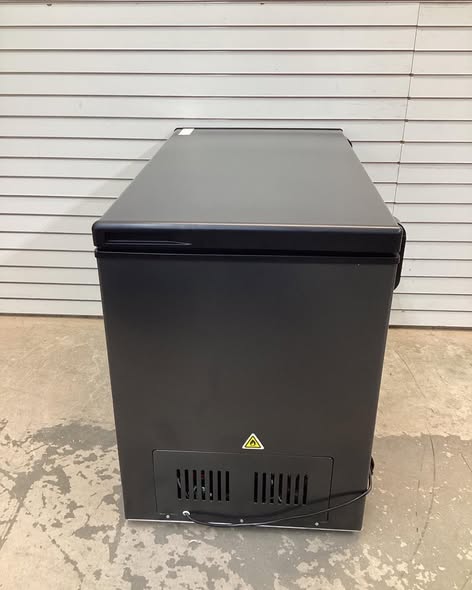 Frigidaire 10 cu. ft. Freezer with Manual Defrost Chest Freezer Easy Drain in Black Garage Ready