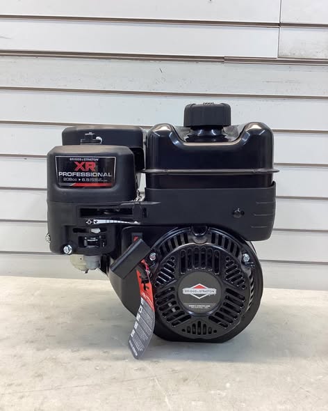 Engine - Briggs & Stratton XR Professional Small Engine 3/4” x 2-27/64” Shaft Size