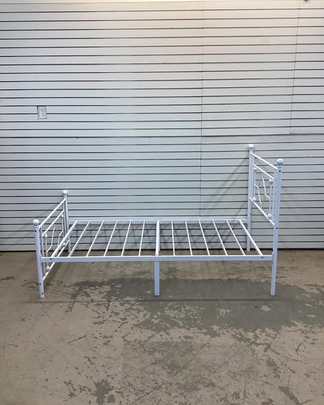 Bed Frame - Einfach Twin Size Heavy Metal Bed with Vintage Headboard Pattern, White