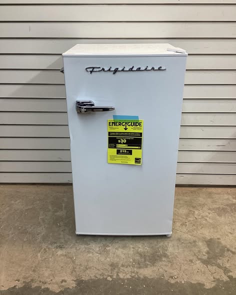 Frigidaire 3.2 cu. ft. Retro Mini Fridge in White