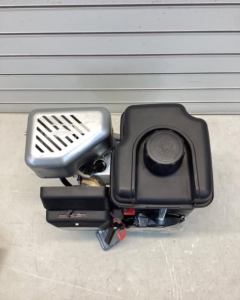 Briggs & Stratton 1150 Series Horizontal OHV Engine, 250cc, 1in. x 2 7/8in. Shaft