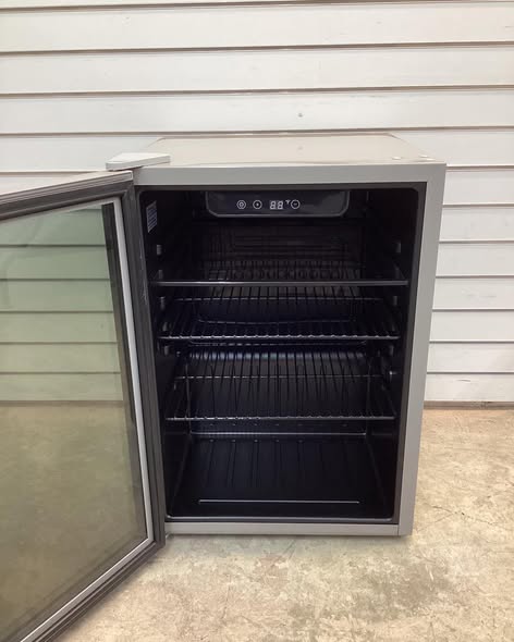 Frigidaire Single Zone 17 .5 in. 88 (12 oz.) Can Cooler