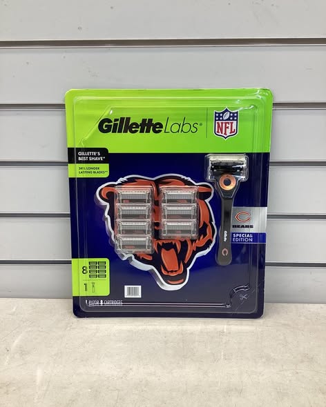 Gillette Labs NFL Chicago Bears Men's Razor, Handle + 8 Cartridges