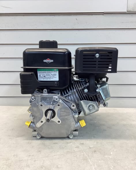 Engine - Briggs & Stratton XR Professional Small Engine 3/4” x 2-27/64” Shaft Size