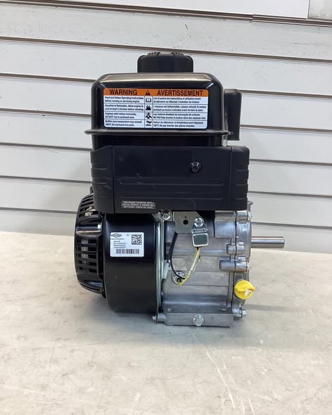 Engine - Briggs & Stratton XR Professional Small Engine 3/4” x 2-27/64” Shaft Size
