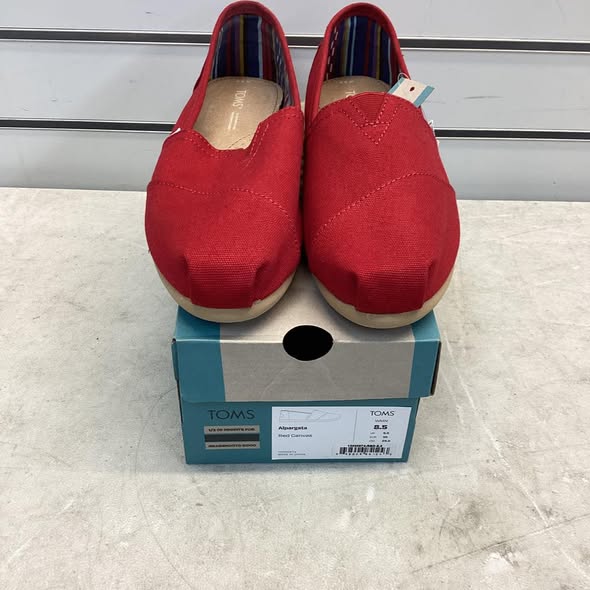 TOMS Women's Classic Canvas Shoe in Red Size 8.5
