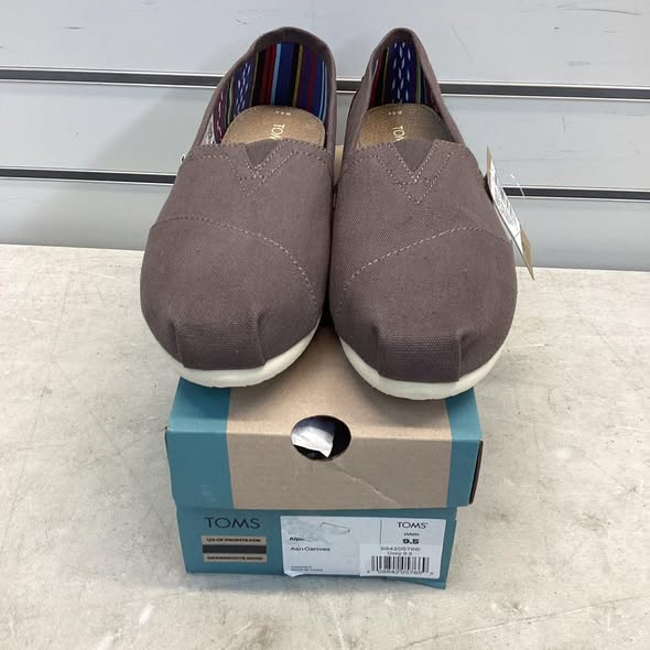 Women's Shoes - TOMS Women's Classic Canvas Shoe in Ash Size 9.5