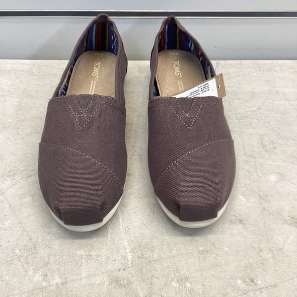 Women's Shoes - TOMS Women's Classic Canvas Shoe in Ash Size 6.5