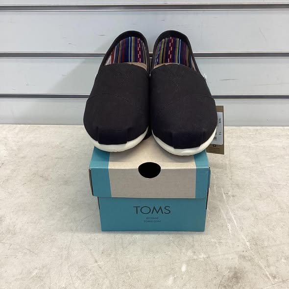 Women's Shoes - TOMS Women's Classic Canvas Shoe - Size 7.5
