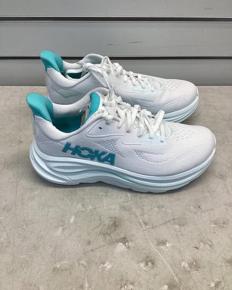 Women's Shoes - Hoka Women's Clifton 10 Sneaker Size 7.5B
