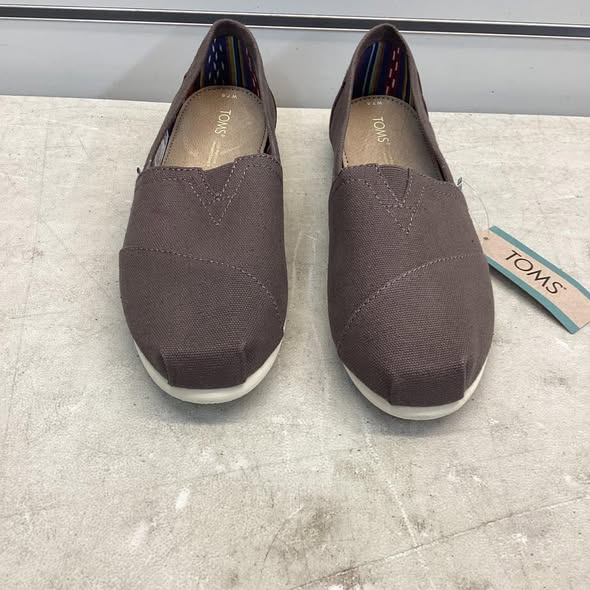 Women's Shoes - TOMS Women's Classic Canvas Shoe in Ash Size 7.5