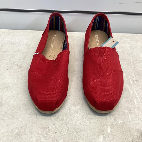 TOMS Women's Classic Canvas Shoe in Red Size 8.5