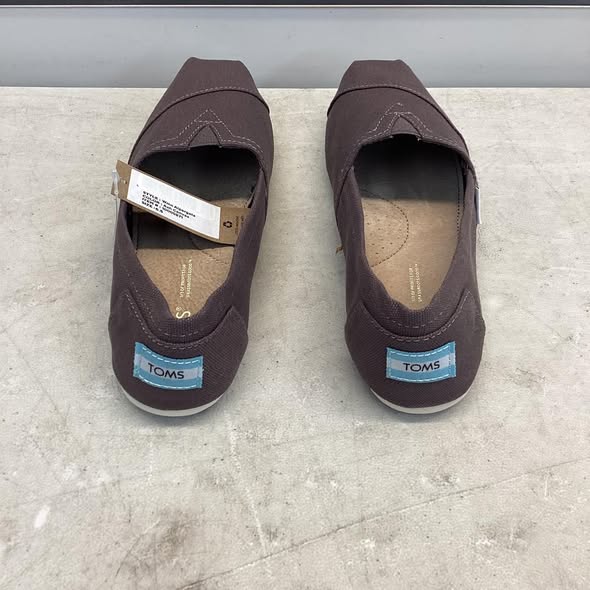 Women's Shoes - TOMS Women's Classic Canvas Shoe in Ash Size 6.5