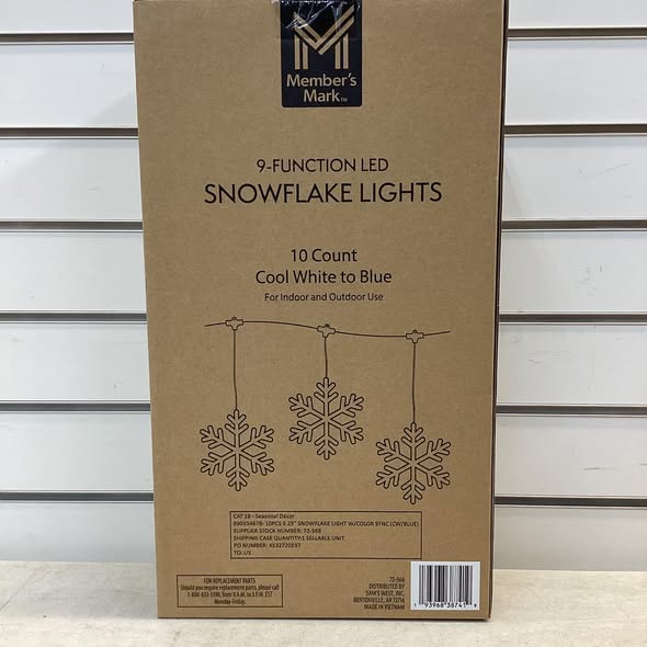 Member's Mark 10ct LED Snowflake Lights, 18' Lighted Length