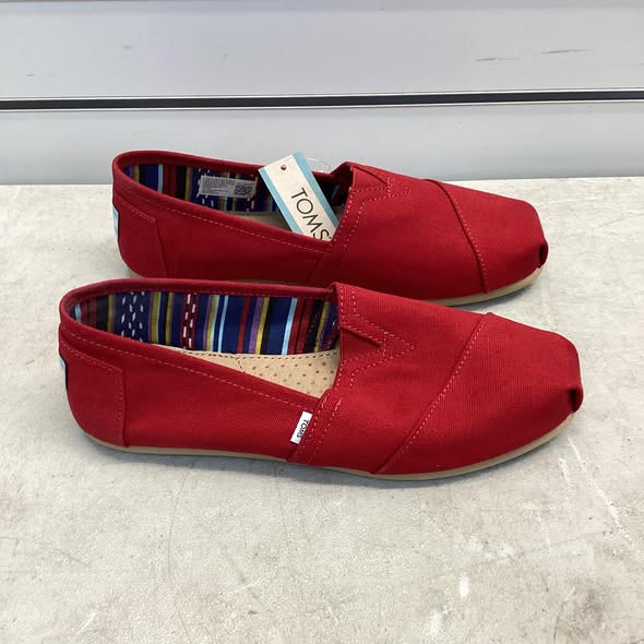 TOMS Women's Classic Canvas Shoe in Red Size 8.5