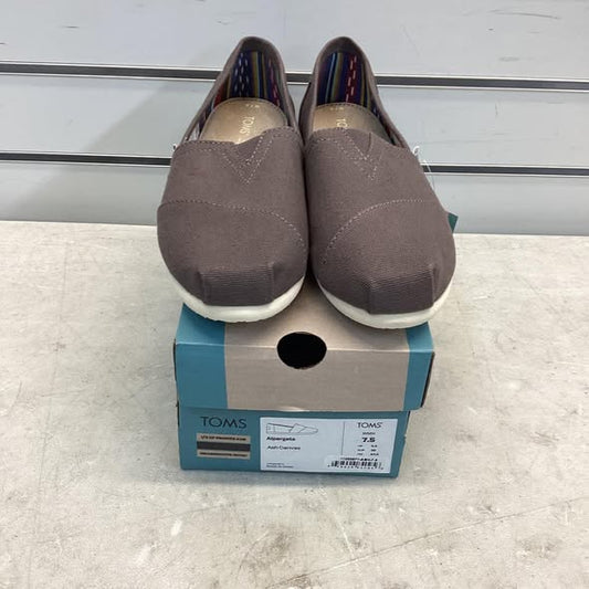 Women's Shoes - TOMS Women's Classic Canvas Shoe in Ash Size 7.5