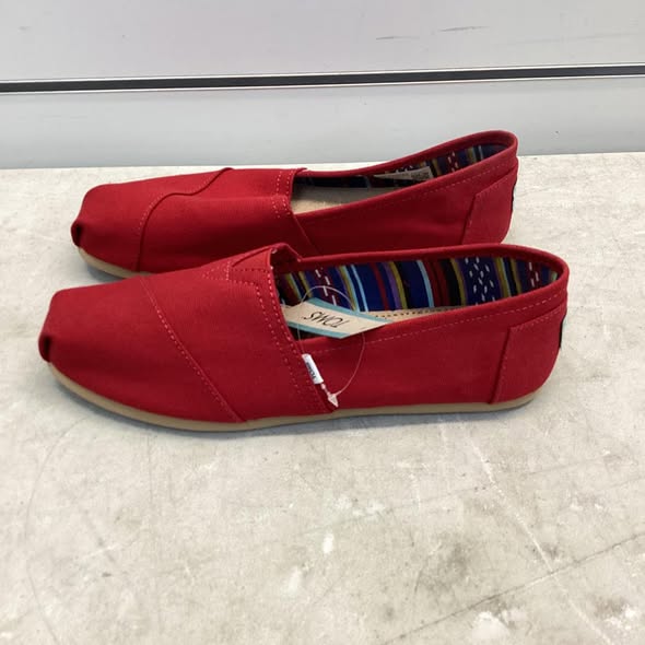 TOMS Women's Classic Canvas Shoe in Red Size 8.5