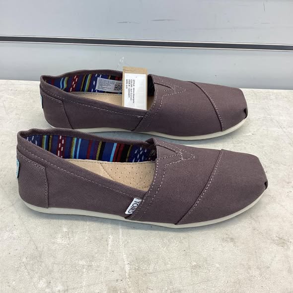 Women's Shoes - TOMS Women's Classic Canvas Shoe in Ash Size 6.5