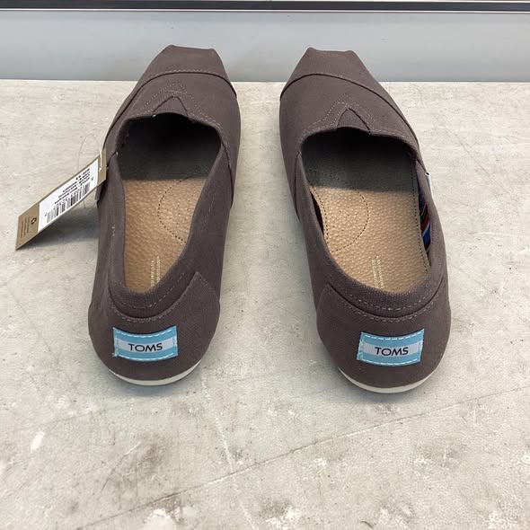 Women's Shoes - TOMS Women's Classic Canvas Shoe in Ash Size 9.5