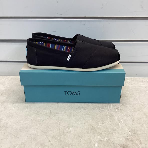 Women's Shoes - TOMS Women's Classic Canvas Shoe - Size 7.5