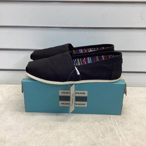 Women's Shoes - TOMS Women's Classic Canvas Shoe - Size 7.5