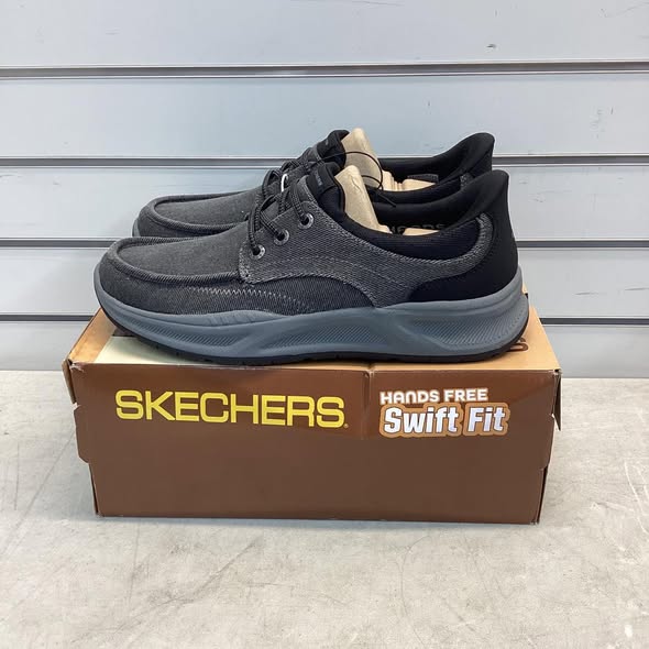 Skechers Men's Canvas Swift Fit Sneaker - Size 9.5
