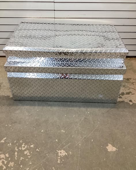 Northern Tool + Equipment Wide Truck Toolbox, 36in.L x 24in.W x 18in.H, Aluminum, Diamond Plate