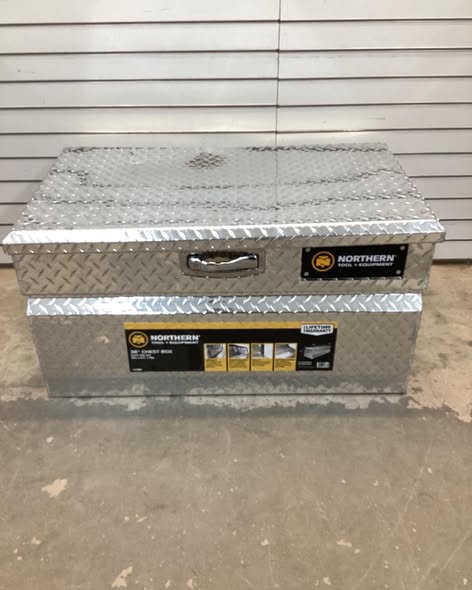 Northern Tool + Equipment Wide Truck Toolbox, 36in.L x 24in.W x 18in.H, Aluminum, Diamond Plate