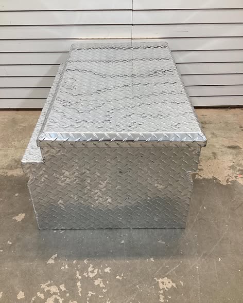 Northern Tool + Equipment Wide Truck Toolbox, 36in.L x 24in.W x 18in.H, Aluminum, Diamond Plate