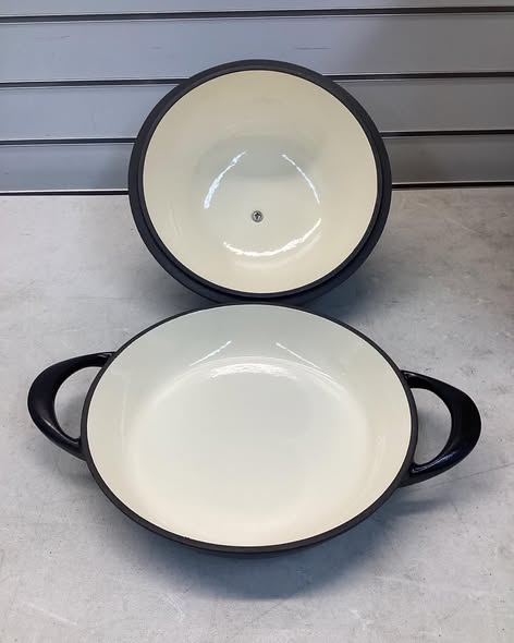 Tramontina 9.5" Enamel Cast Iron Bread Oven