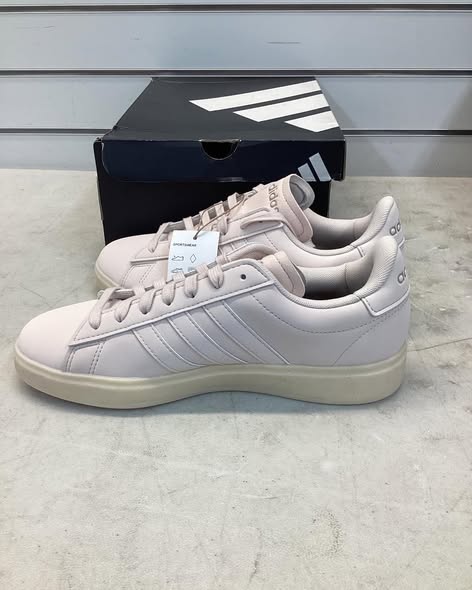 Adidas Women's Grand Court 2.0 Shoe size 7