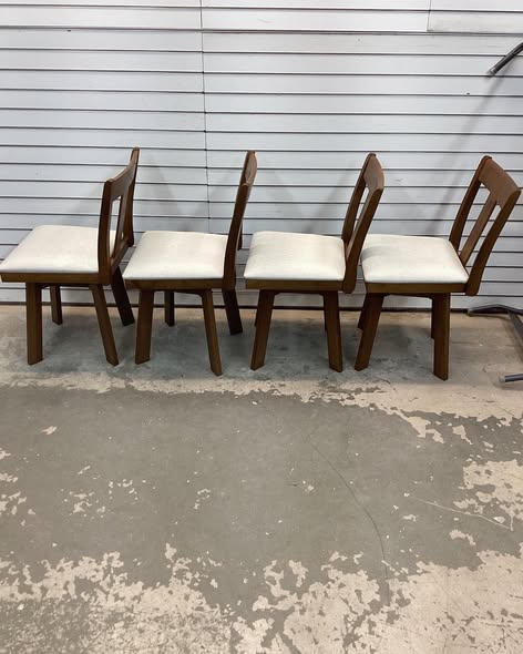 Costway Set of 4 Swivel Dining Room Chairs with Rubber Wood Frame