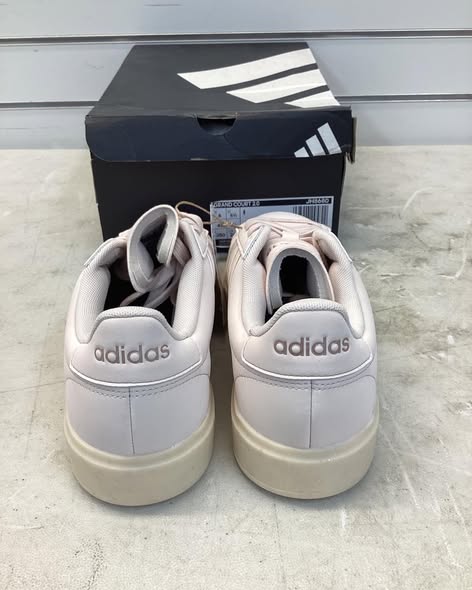 Adidas Women's Grand Court 2.0 Shoe size 8
