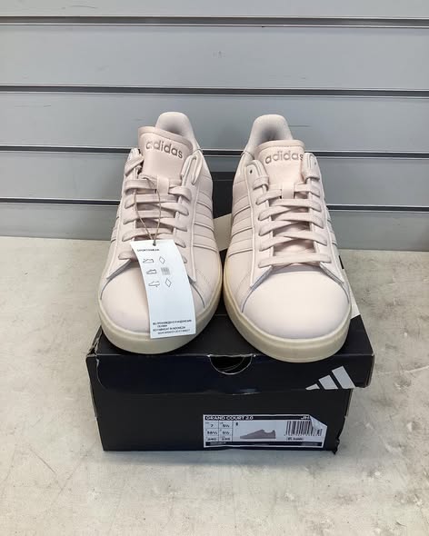 Adidas Women's Grand Court 2.0 Shoe size 7