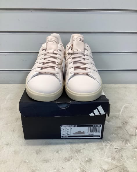 Adidas Women's Grand Court 2.0 Shoe size 8