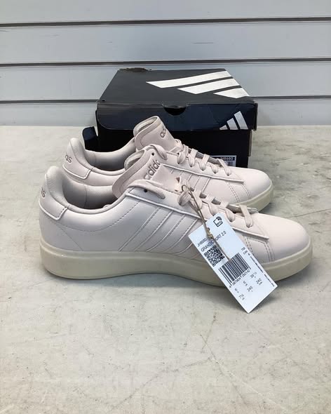 Adidas Women's Grand Court 2.0 Shoe size 7.5.