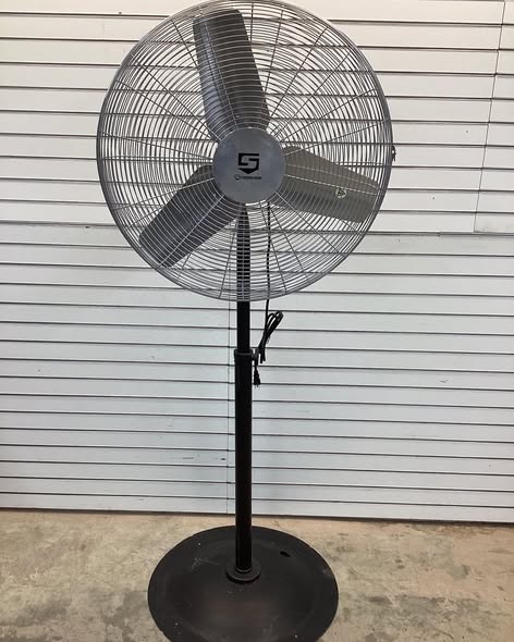 Strongway 30in. Industrial Pedestal Fan, 6500 CFM, 3/8 HP Fan Diameter 30 in - Lightly Used