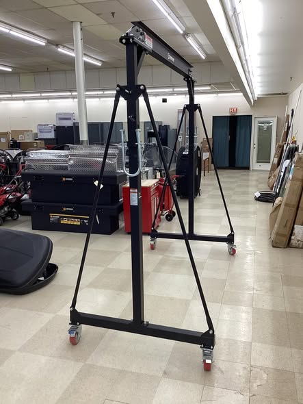 Strongway Adjustable Gantry Crane, 2000-Lb. Capacity, 7.87ft.–11.9ft. Lift