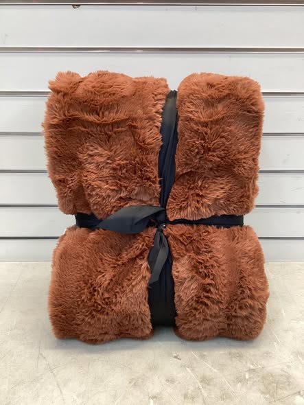 Member's Mark Luxury Faux Fur Throw, 60"x70"