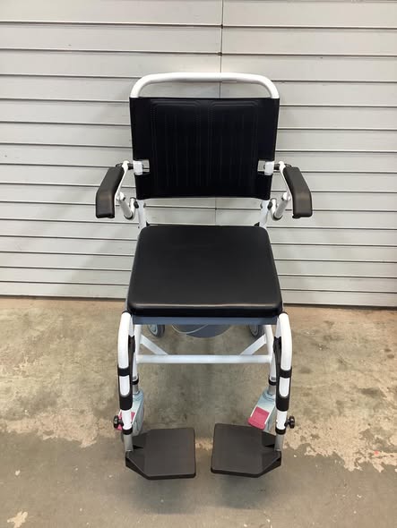 4-in-1 Bedside Commode Wheelchair with Detachable Bucket