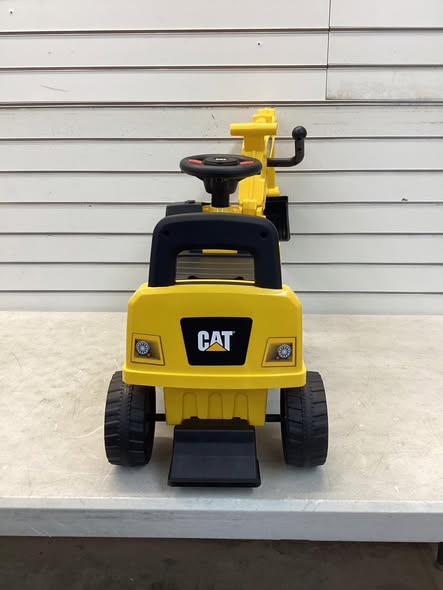 Kids Ride On - Caterpillar Kids Ride-On Digger with Adjustable Arm