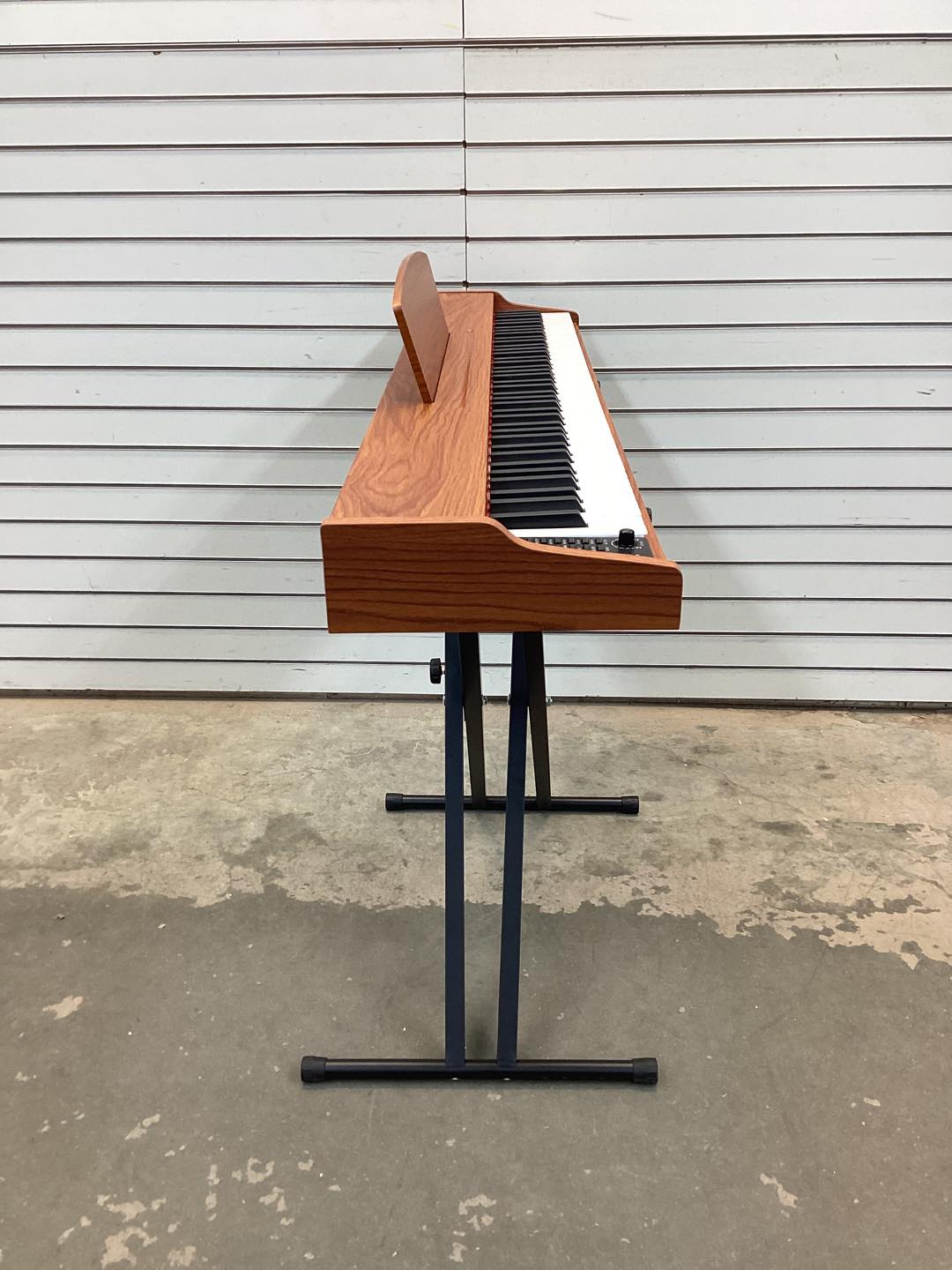 Costway - 88-Key Keyboard Piano Set with Adjustable Stand & 2 Keyboard Mode 2 Speakers - Brown