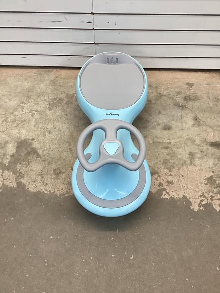 Costway Wiggle Car Ride-on Toy w/ Flashing Wheels for Toddlers & Kids
