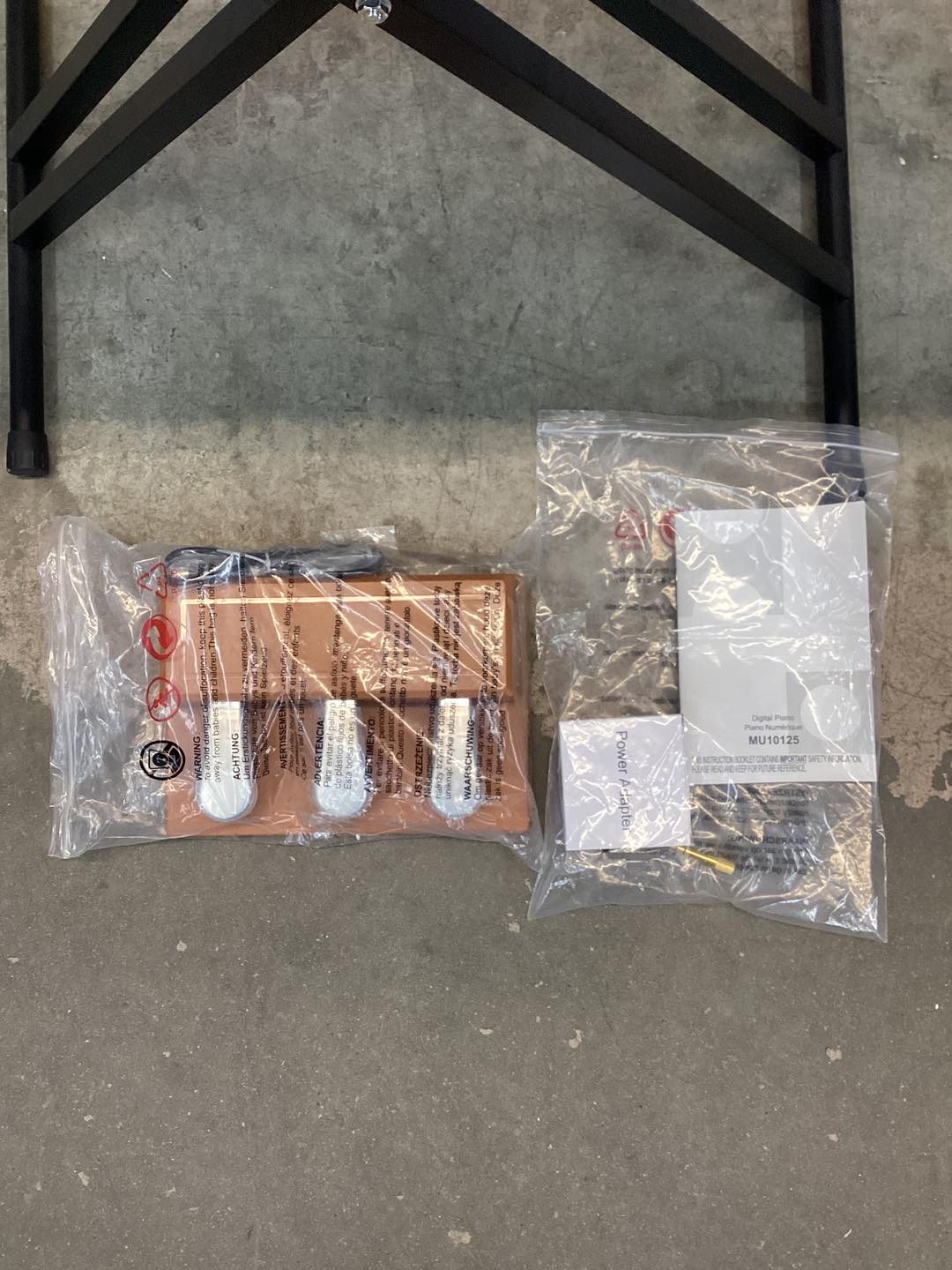 Costway - 88-Key Keyboard Piano Set with Adjustable Stand & 2 Keyboard Mode 2 Speakers - Brown